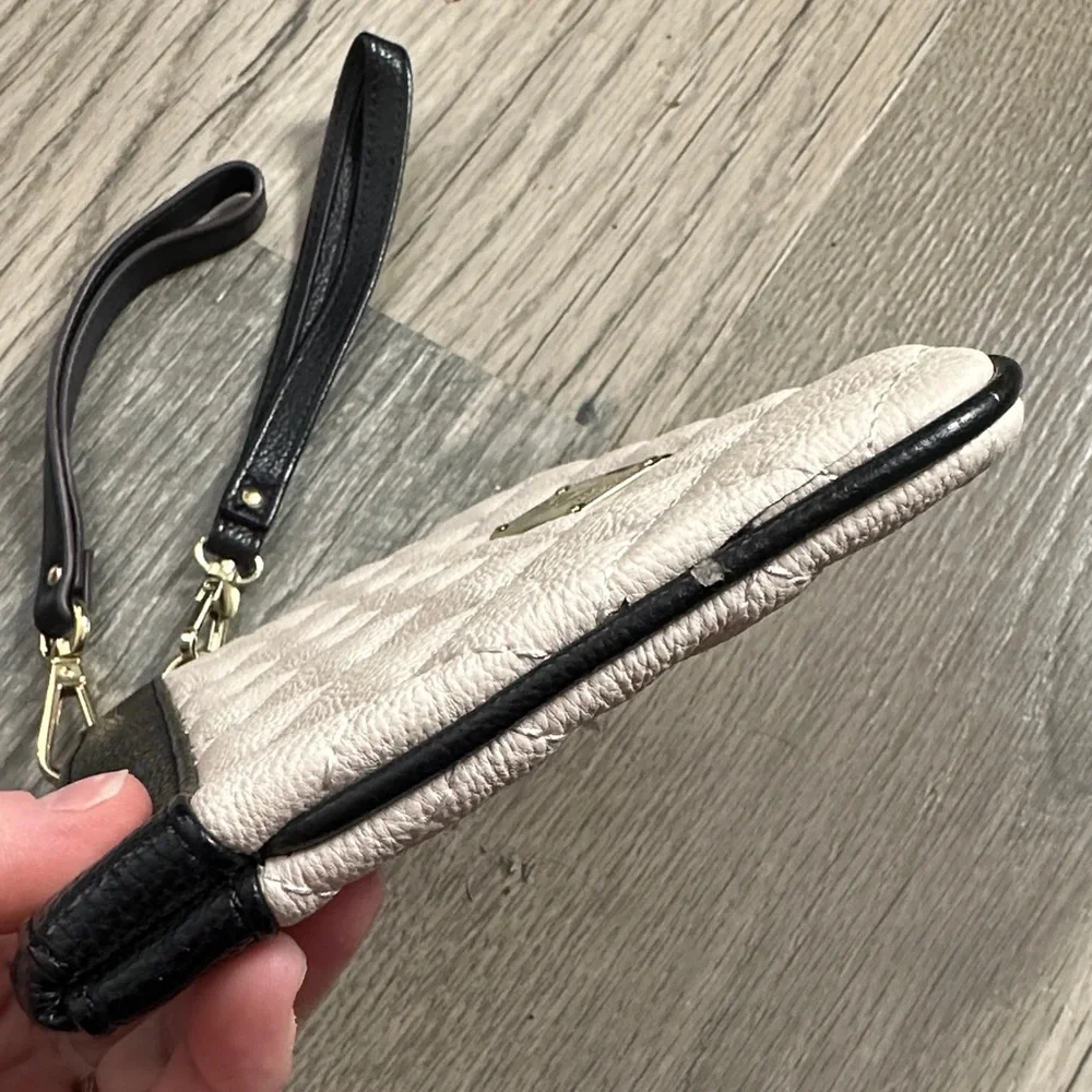 Betsey‎ Johnson Houdini Cream and Black Quilted Wristlet